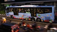 Pemilihan gambar ekosistem laut itu lantaran jalur terakhir yang dilintasi adalah Ancol yang terdapat beragam wahana laut disana.