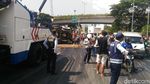 Penampakan Macet Parah di Tn Abang Gara-gara Truk Molen Terguling