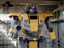 Keren! Pria Ini Bikin Sendiri Robot Raksasa ala Gundam