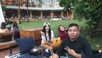 Mengintip Keseruan Via Vallen Saat Makan Bersama Keluarga
