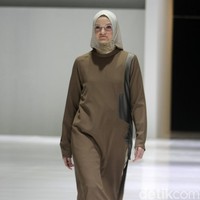 Fashion show busana muslim terbaru L.tru yang mengangkat tema Lets Talk di Ballroom Fairmont Hotel Jakarta. Rabu [12/4/2018]. [Foto: Mohammad Abduh/Wolipop].