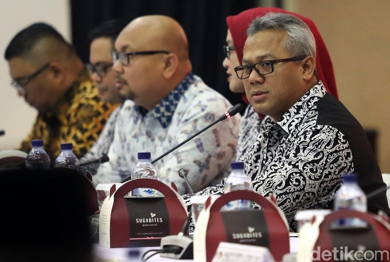 KPU Ingatkan Alat Peraga Kampanye Harus Diturunkan di Masa Tenang KPU Ingatkan Alat Peraga Kampanye Harus Diturunkan di Masa Tenang
