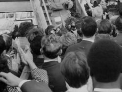 Momen Langka Manusia Pertama Luar Angkasa