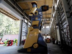 Keren! Pria Ini Bikin Sendiri Robot Raksasa ala Gundam