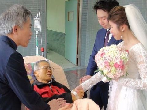 Haru! Sakit Keras dan Terbaring di RS, Ayah Ini Jadi Saksi Putrinya Menikah