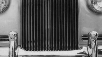 Plat nomor khusus bertuliskan YG 1 di mobil Rolls Royce, bentuk penghormatan saat Gagarin Bandara London ke Kedutaan Uni Soviet di sana. Foto: Getty Images