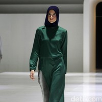 Fashion show busana muslim terbaru L.tru yang mengangkat tema Lets Talk di Ballroom Fairmont Hotel Jakarta. Rabu [12/4/2018]. [Foto: Mohammad Abduh/Wolipop].