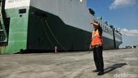 Setelah tiba di Pelabuhan Tanjung Priok, rencananya kereta akan diangkut langsung menuju Kelapa Gading pada malam ini atau selambat-lambatnya besok malam.