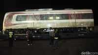 Tampak gerbong kereta tersebut masih ditutup plastik.