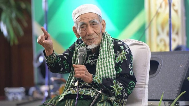 Hasil gambar untuk mbah moen