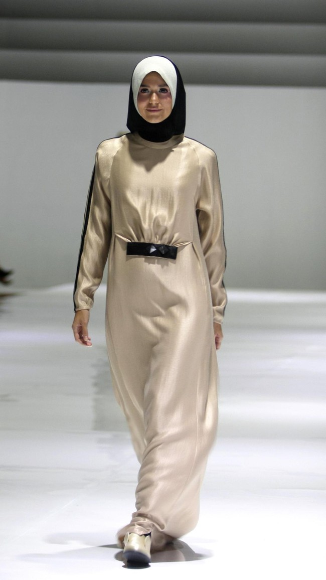 Fashion show busana muslim terbaru L.tru yang mengangkat tema Lets Talk di Ballroom Fairmont Hotel Jakarta. Rabu [12/4/2018]. [Foto: Mohammad Abduh/Wolipop].