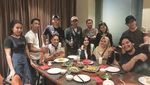 Mengintip Keseruan Via Vallen Saat Makan Bersama Keluarga