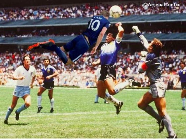 Deretan Meme Gol Hadiah yang Bikin Kane Baper