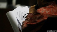 Sebelumnya, Novanto menceritakan perjalanan hidupnya dari berjualan beras, model, hingga menjadi pembantu.
