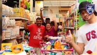 Belanjaan yang dibeli masing-masing pengunjung kebanyakan adalah beras, minyak goreng, buah-buahan dan sayur segar dan barang-barang kebutuhan dasar rumah tangga lainnya. (Foto: Dok. Facebook via Asia One)