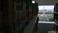 Perpustakaan ini berada di Jl. Medan Merdeka Selatan, Jakarta Pusat.