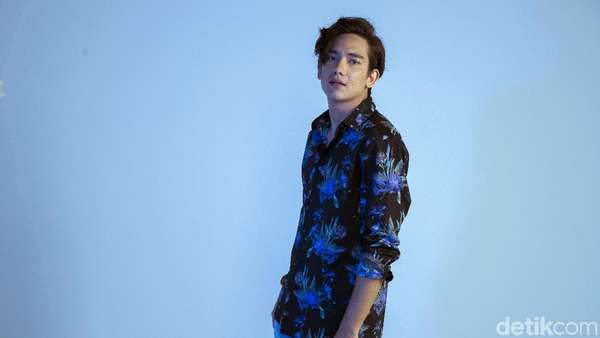 Adipati Dolken Summer Mode On! Adipati Dolken Summer Mode On!
