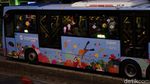 Lucu, Badan Busway Ini Bergambar Ekosistem Laut