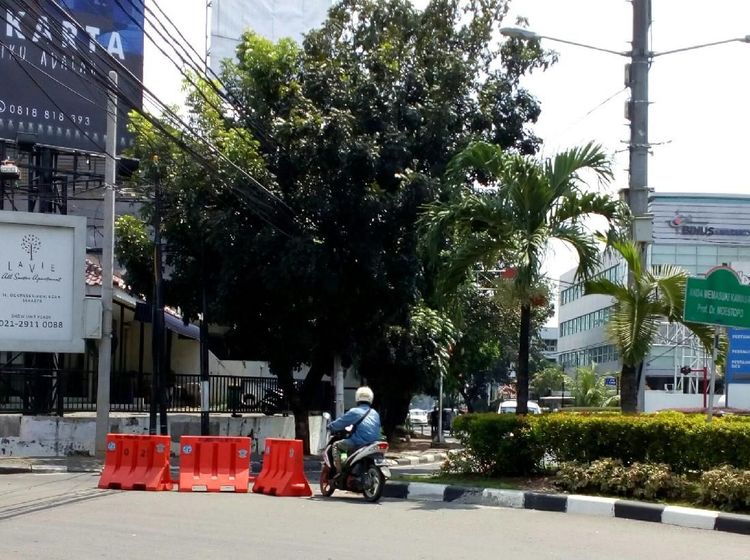 Sudah Dihadang Tetap Saja Lawan Arus