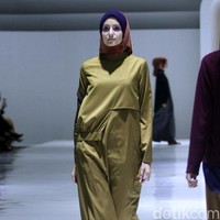 Fashion show busana muslim terbaru L.tru yang mengangkat tema Lets Talk di Ballroom Fairmont Hotel Jakarta. Rabu [12/4/2018]. [Foto: Mohammad Abduh/Wolipop].