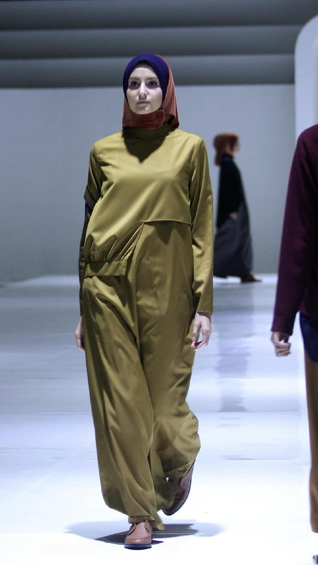 Fashion show busana muslim terbaru L.tru yang mengangkat tema Lets Talk di Ballroom Fairmont Hotel Jakarta. Rabu [12/4/2018]. [Foto: Mohammad Abduh/Wolipop].