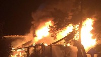 Kebakaran terjadi pada Kamis (12/4) malam waktu setempat. (Foto: Dok. Fox Carolina)