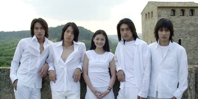 Meteor Garden jadi salah satu drama Taiwan yang hits pada 2001. Serial ini dibintangi oleh Barbie Hsu, Jerry Yan, Vic Zhou, Vanness Wu, dan Ken Chu. Meteor Garden berkisah tentang seorang gadis dari keluarga miskin bernama San Chai (Barbie Hsu) yang masuk ke universitas yang dipenuhi anak-anak orang kaya. Foto: Istimewa