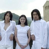 Meteor Garden jadi salah satu drama Taiwan yang hits pada 2001. Serial ini dibintangi oleh Barbie Hsu, Jerry Yan, Vic Zhou, Vanness Wu, dan Ken Chu. Meteor Garden berkisah tentang seorang gadis dari keluarga miskin bernama San Chai (Barbie Hsu) yang masuk ke universitas yang dipenuhi anak-anak orang kaya. Foto: Istimewa