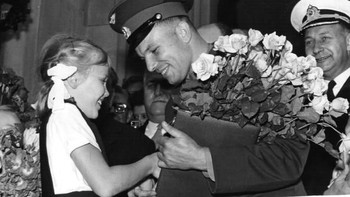 Gagarin wafat, tujuh tahun setelah menjalankan misi fenomenalnya. Setiap 12 April, dunia antariksa memperingati hari bersejarah tersebut. Foto: Getty Images