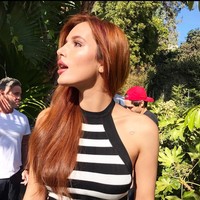 Dalam wawancara terbarunya bersama Vogue, aktris Disney ini mengatakan alasannya sering posting di media sosial, khususnya Instagram dan Snapchat. Foto: Instagram