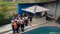 Letak bungker tersebut berada di bagian belakang rumah, atau tepatnya dibawah gazebo yang letaknya berdekatan dengan kolam renang/Foto: Wisma Putra