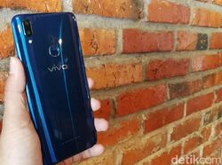 Vivo V9 Berbalut warna Biru yang Menggoda