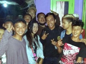 Pulang dari Istana, Bona yang Colek Jokowi Disambut Bak Artis