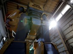 Keren! Pria Ini Bikin Sendiri Robot Raksasa ala Gundam