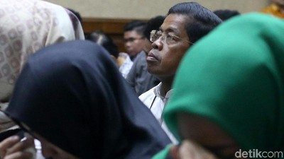 Mensos Idrus Marham Ikut Simak Pleidoi Novanto