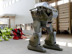 Keren! Pria Ini Bikin Sendiri Robot Raksasa ala Gundam