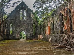 Berkunjung ke Pulau Hantu di Tengah Samudera Hindia