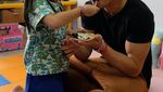 So Sweet! Begini Kebersamaan Samuel Rizal dengan Sang Anak Saat Makan