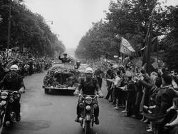 Momen Langka Manusia Pertama Luar Angkasa