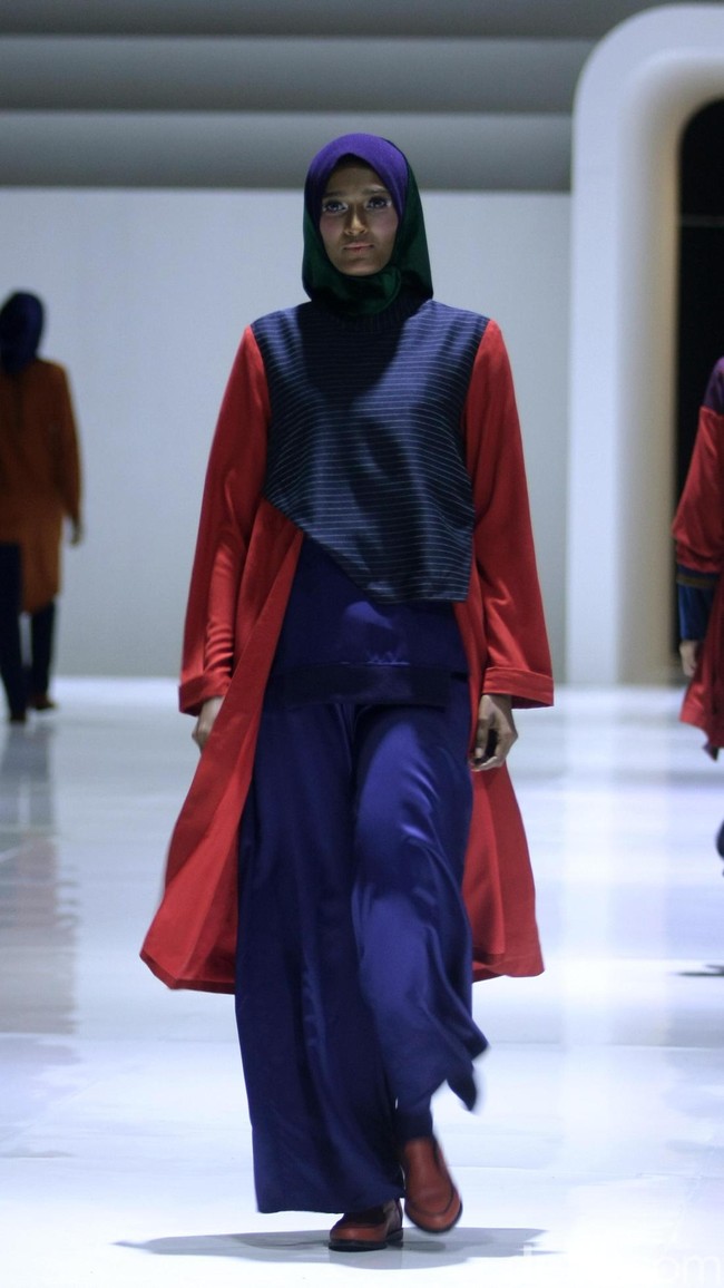 Fashion show busana muslim terbaru L.tru yang mengangkat tema Lets Talk di Ballroom Fairmont Hotel Jakarta. Rabu [12/4/2018]. [Foto: Mohammad Abduh/Wolipop].