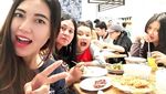 Mengintip Keseruan Via Vallen Saat Makan Bersama Keluarga