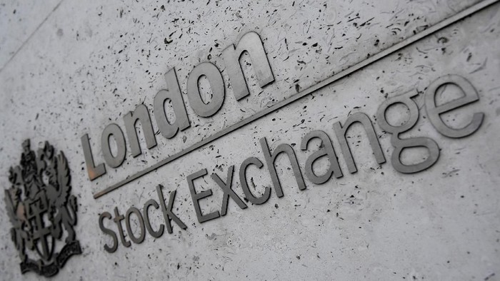 FILE PHOTO: The London Stock Exchange Group offices are seen in the City of London, Britain, December 29, 2017. REUTERS/Toby Melville/File Photo