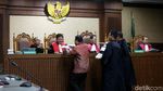 Momen Novanto Baca Puisi saat Pleidoi