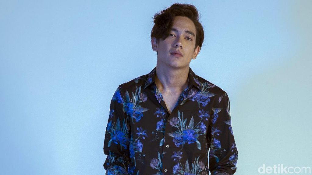 Memiliki Label Artis, Adipati Dolken Sempat Rasakan Tak Punya Uang