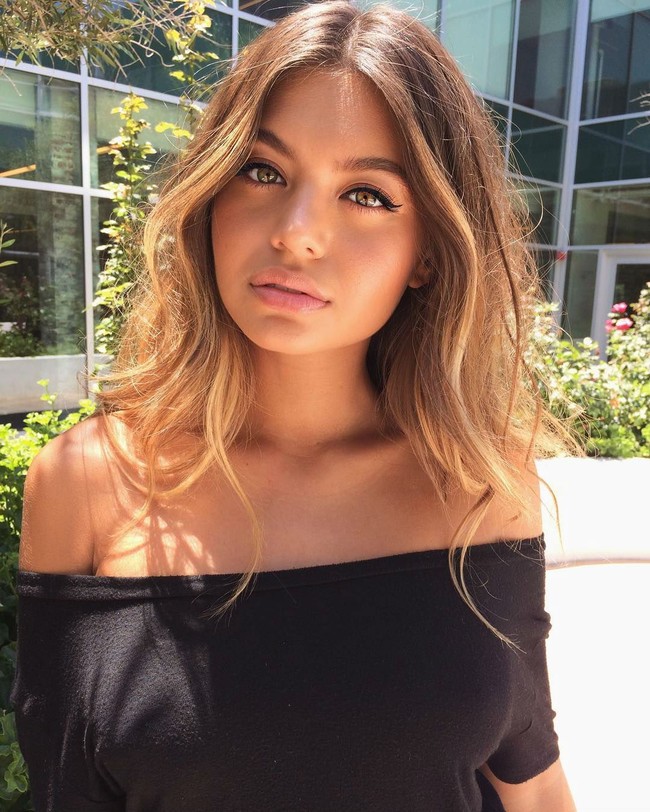 Perkenalkan, ini Sofia Jamora. Cewek cantik ini tengah jadi trending topic karena muncul di video klip Zayn Malik. Kemunculannya menghebohkan netizen karena dimirip-miripkan dengan mantan kekasih Zayn, Gigi Hadid. (Foto: Instagram)