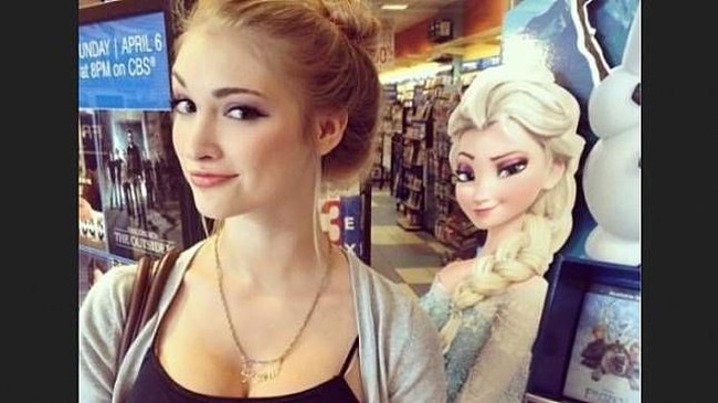Let it go... Let it go... Kenalan sama Elsa Frozen (2013) di dunia nyata. Boleh dibilang wajah hampir mirip. Sayangnya, rambutnya nggak dikepang. (Foto: ist.)