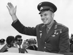 Momen Langka Manusia Pertama Luar Angkasa