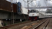 Progres proyek DDT yang terbagi menjadi 3 paket dengan total jalur sepanjang 35,8% yaitu Paket A antara Manggarai-Jatinegara sebesar 53%, Paket B-21 antara Jatinegara-Bekasi sebesar 78% dan Paket B1 antara Bekasi-Cikarang sebesar 100%.