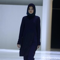 Fashion show busana muslim terbaru L.tru yang mengangkat tema Lets Talk di Ballroom Fairmont Hotel Jakarta. Rabu [12/4/2018]. [Foto: Mohammad Abduh/Wolipop].
