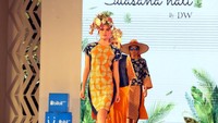 Di gelaran Fashion Nation Senayan City, Jakarta, Jumat (13/04/2018), Blibli berkolaborasi dengan Denny Wirawan menampilkan koleksi yang bertajuk Suasana Hati.